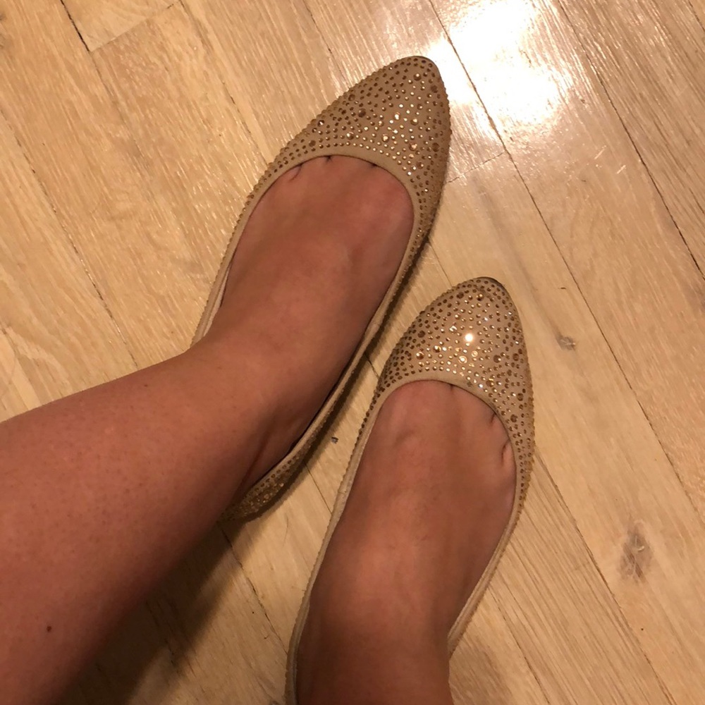 Guess flats